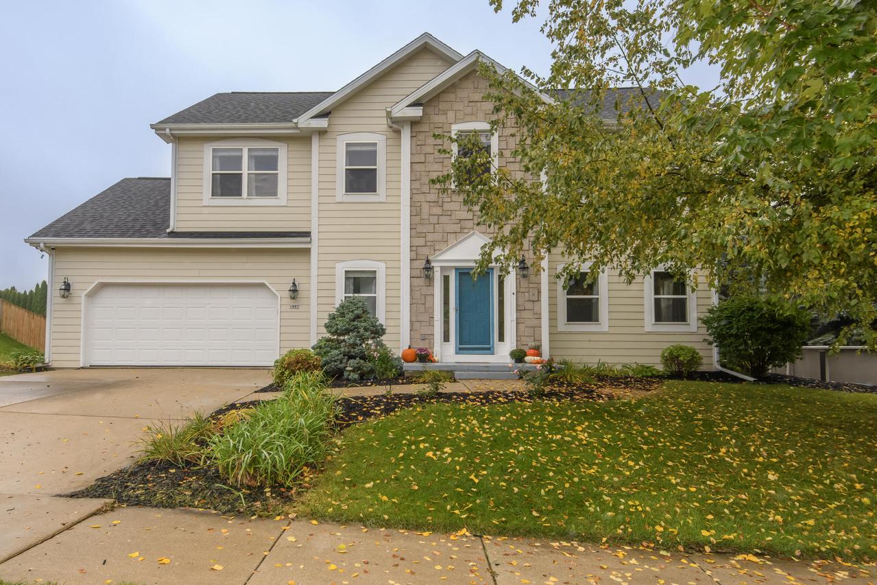 1887 Wayside Dr, Hartford, WI 53027