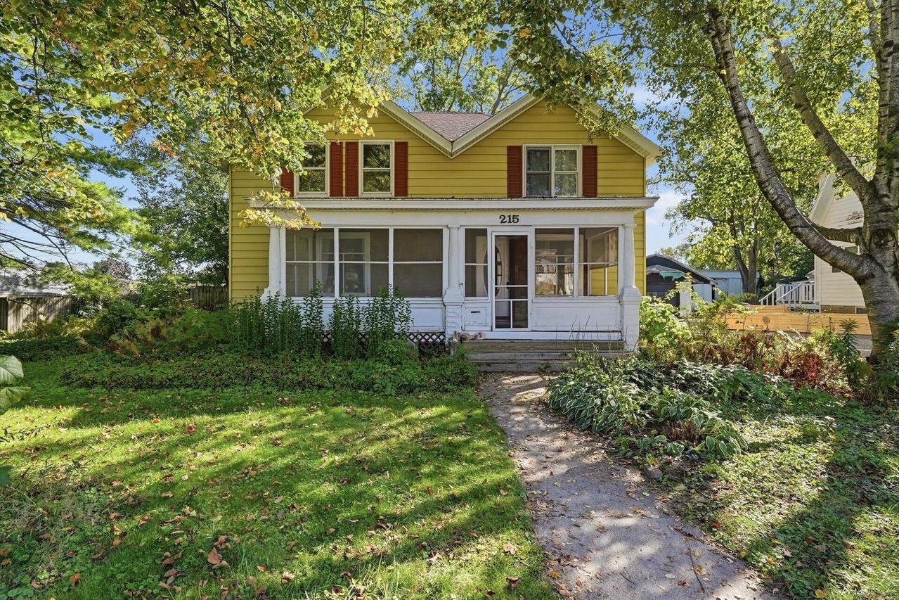 215 S Main St, Horicon, WI 53032