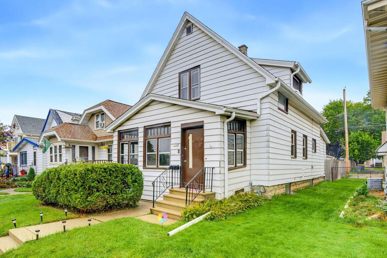 1739 S 75th St, West Allis, WI 53214