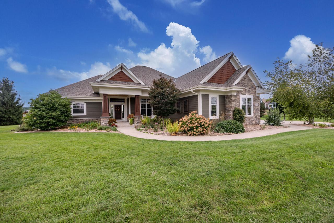 S84W33185 Brown Bear Ln, Mukwonago, WI 53149