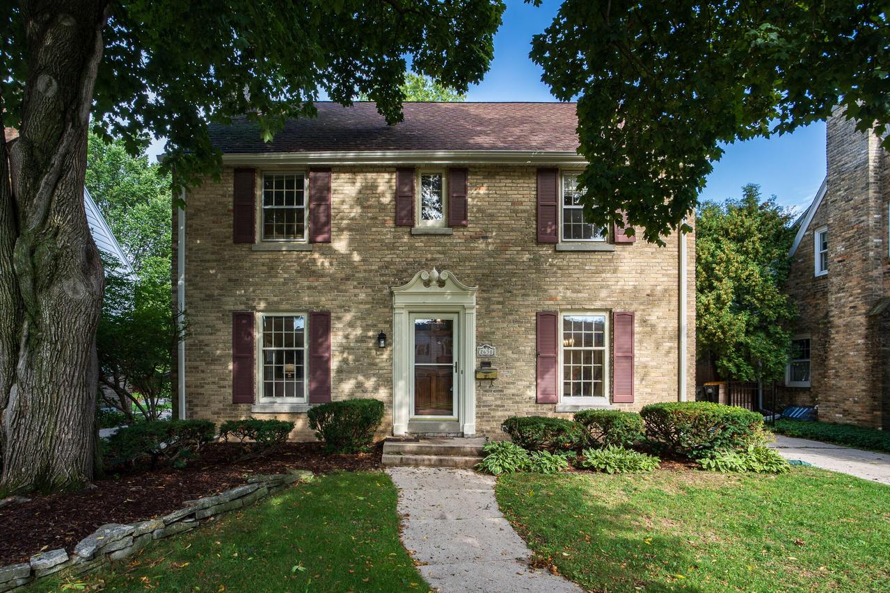 2630 N 88th St, Wauwatosa, WI 53226