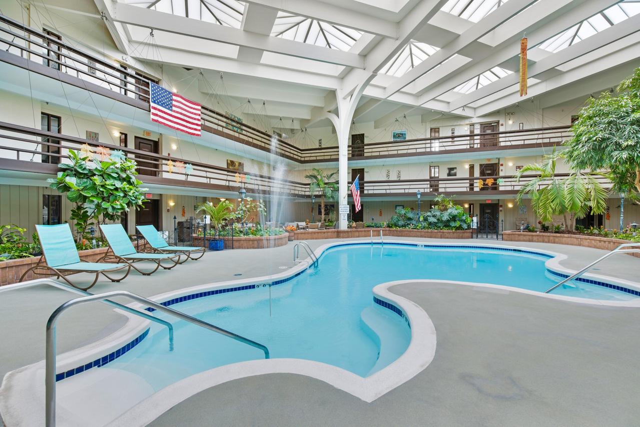 5200 S Tuckaway Blvd #224, Greenfield, WI 53221