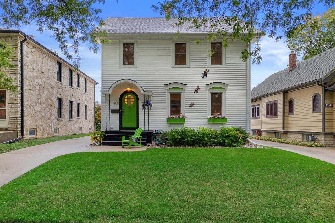 8419 W Stickney Ave, Wauwatosa, WI 53226