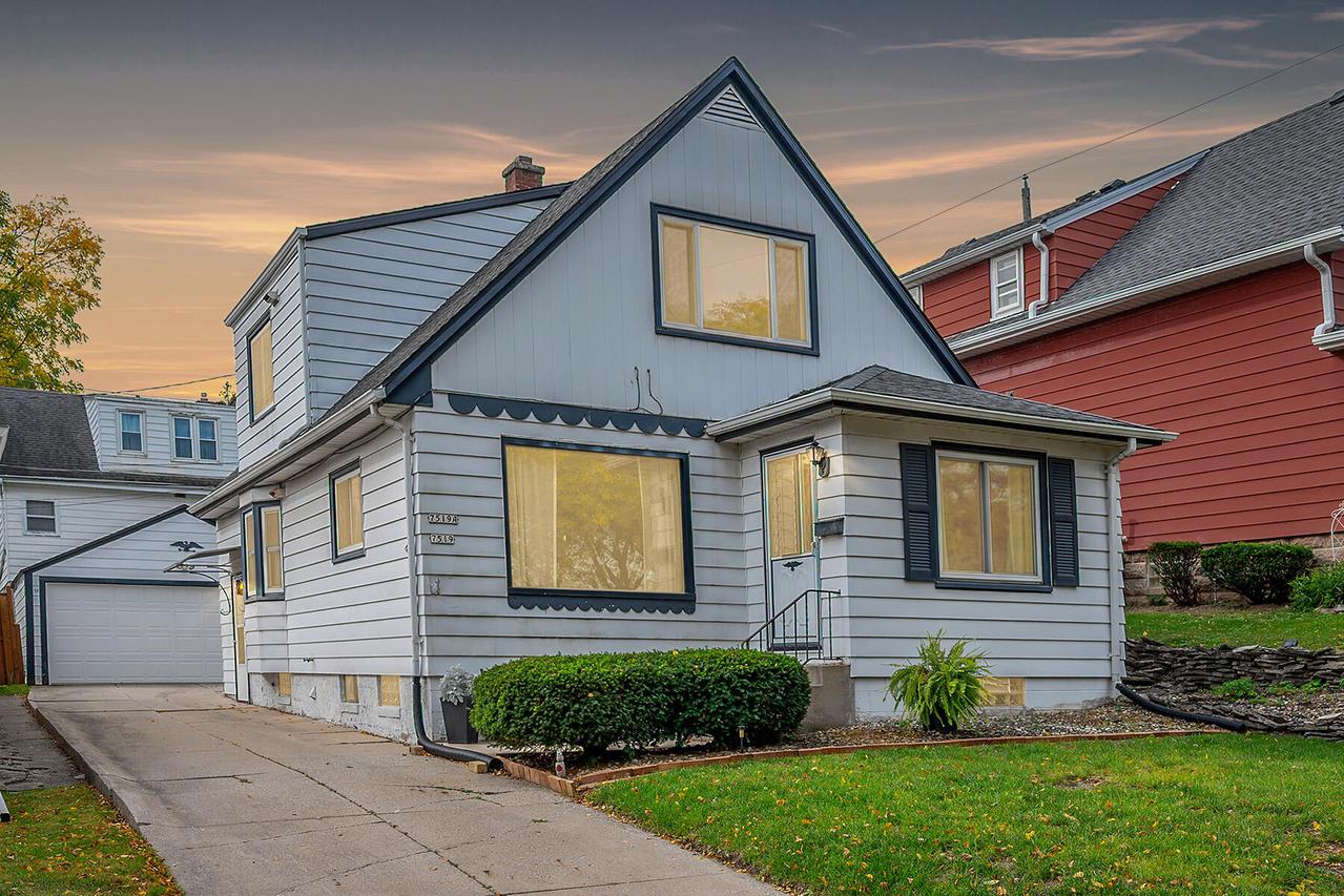 7519 W Clarke St, Wauwatosa, WI 53213