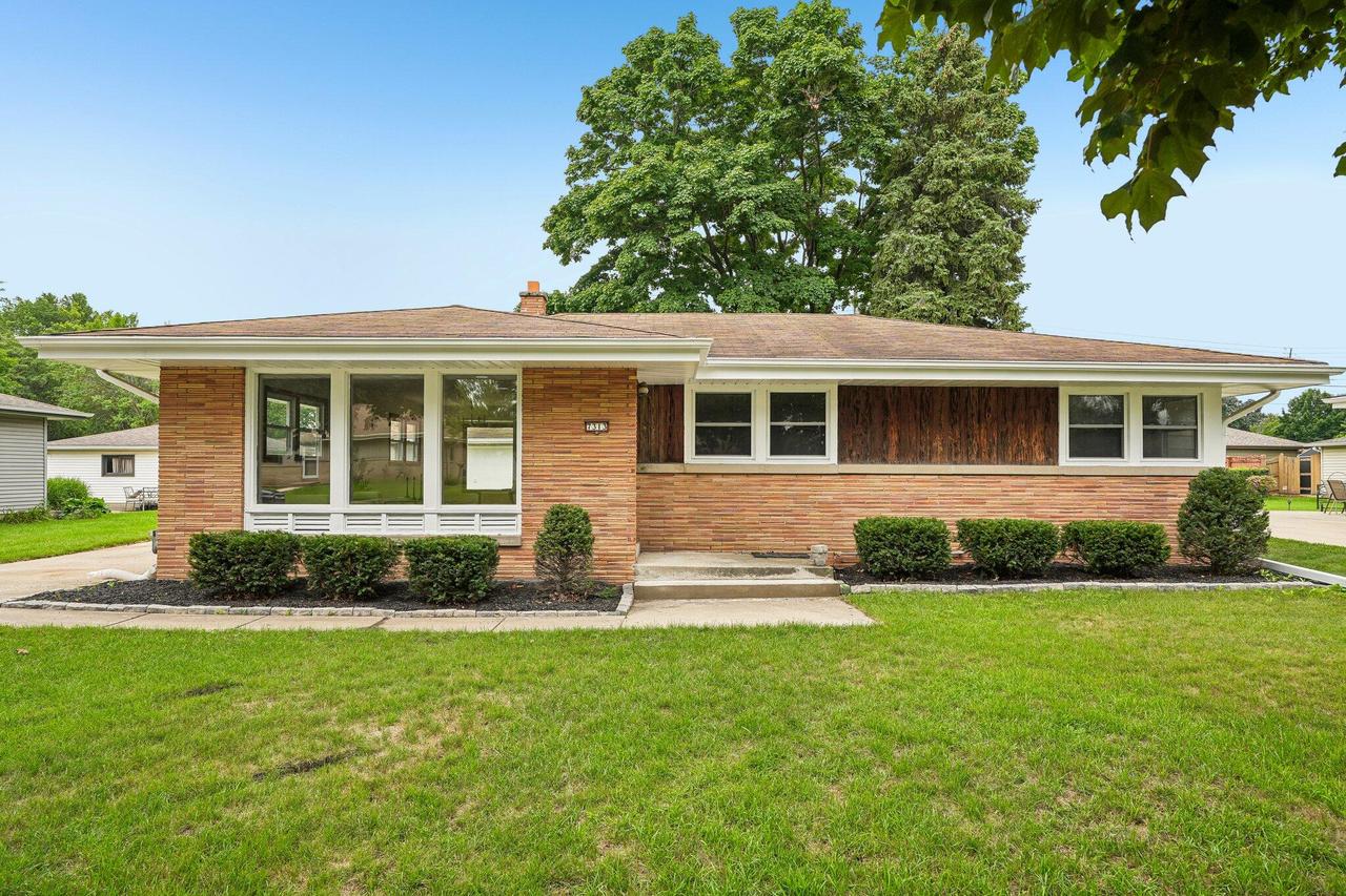 7313 W Burdick Ave, Milwaukee, WI 53219