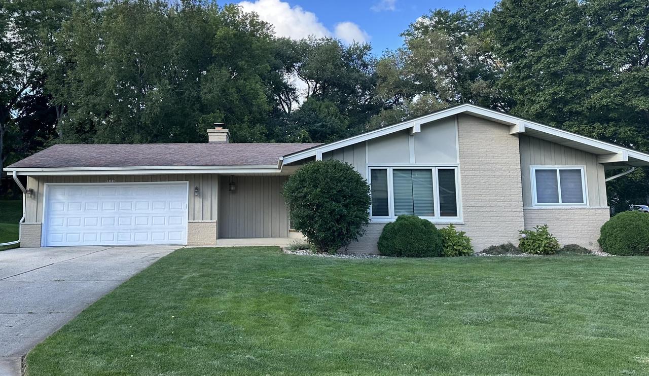 8880 Garden Ln, Greendale, WI 53129
