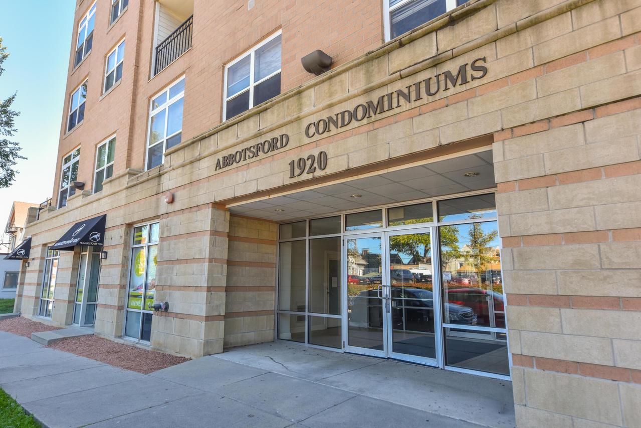 1920 N Farwell Ave #410, Milwaukee, WI 53202