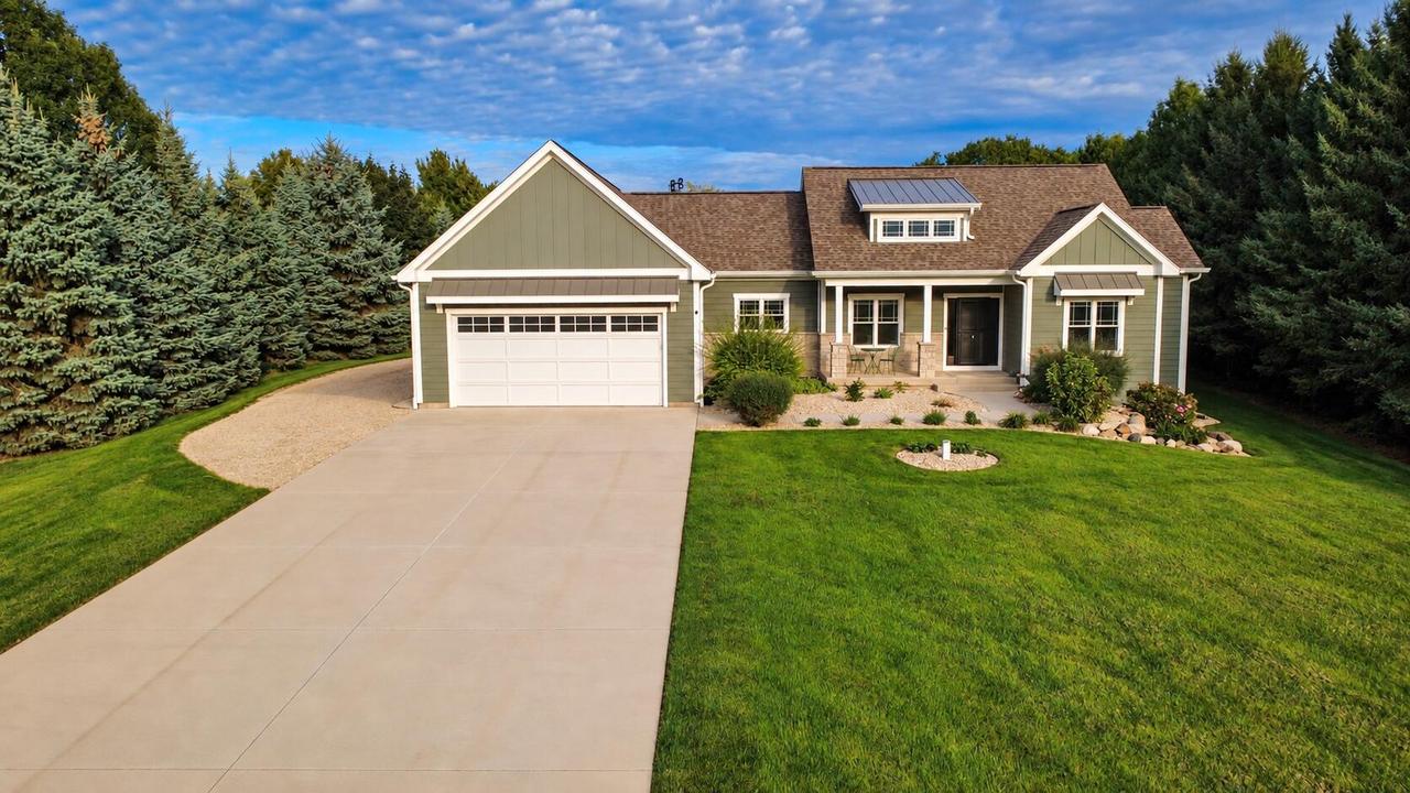 8987 371st Ave, Randall, WI 53181