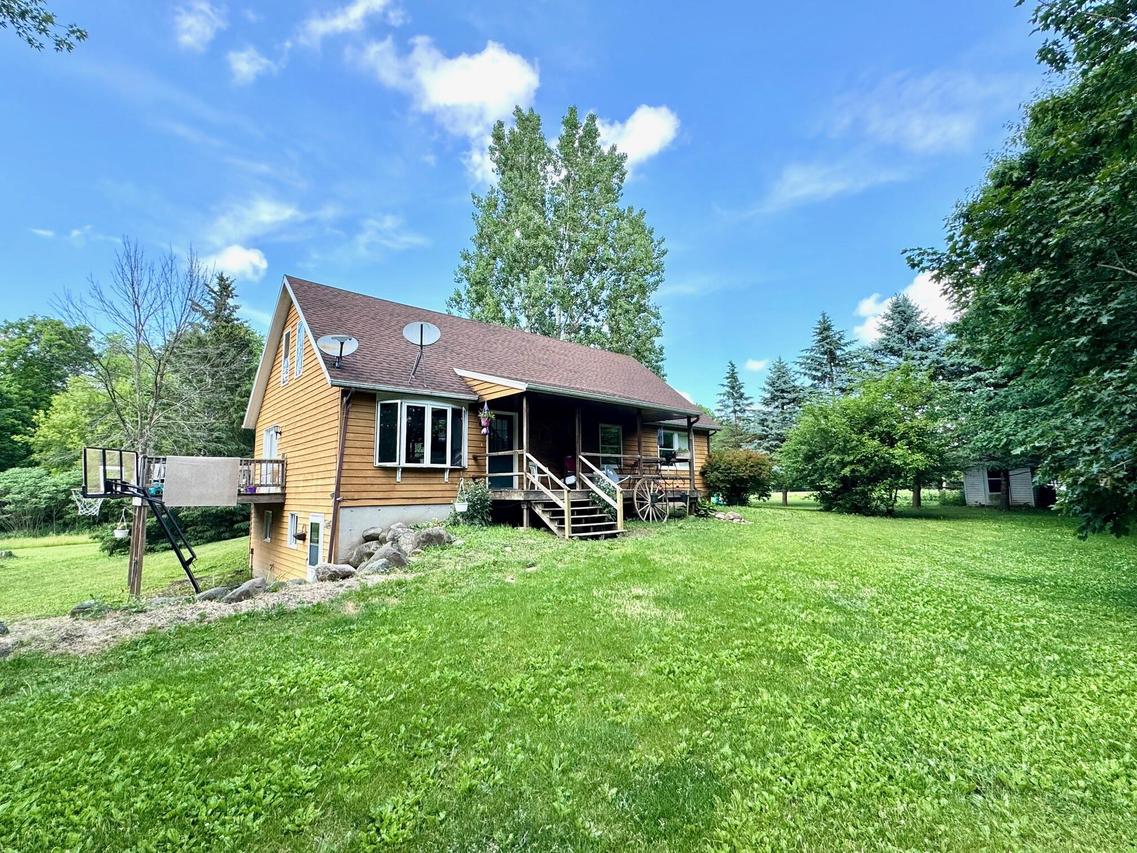 W1484 Schmidt Rd, Randolph, WI 53923