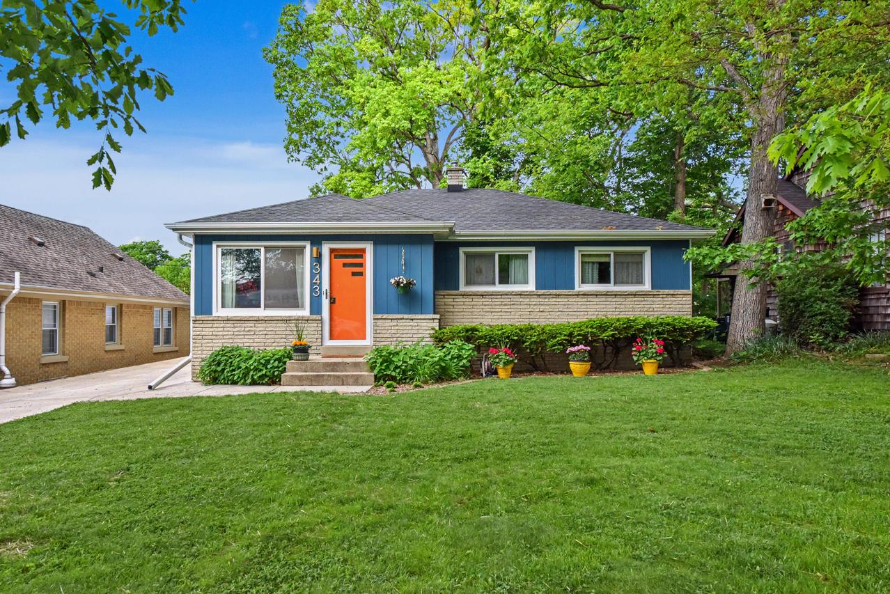 343 N 115th St, Wauwatosa, WI 53226