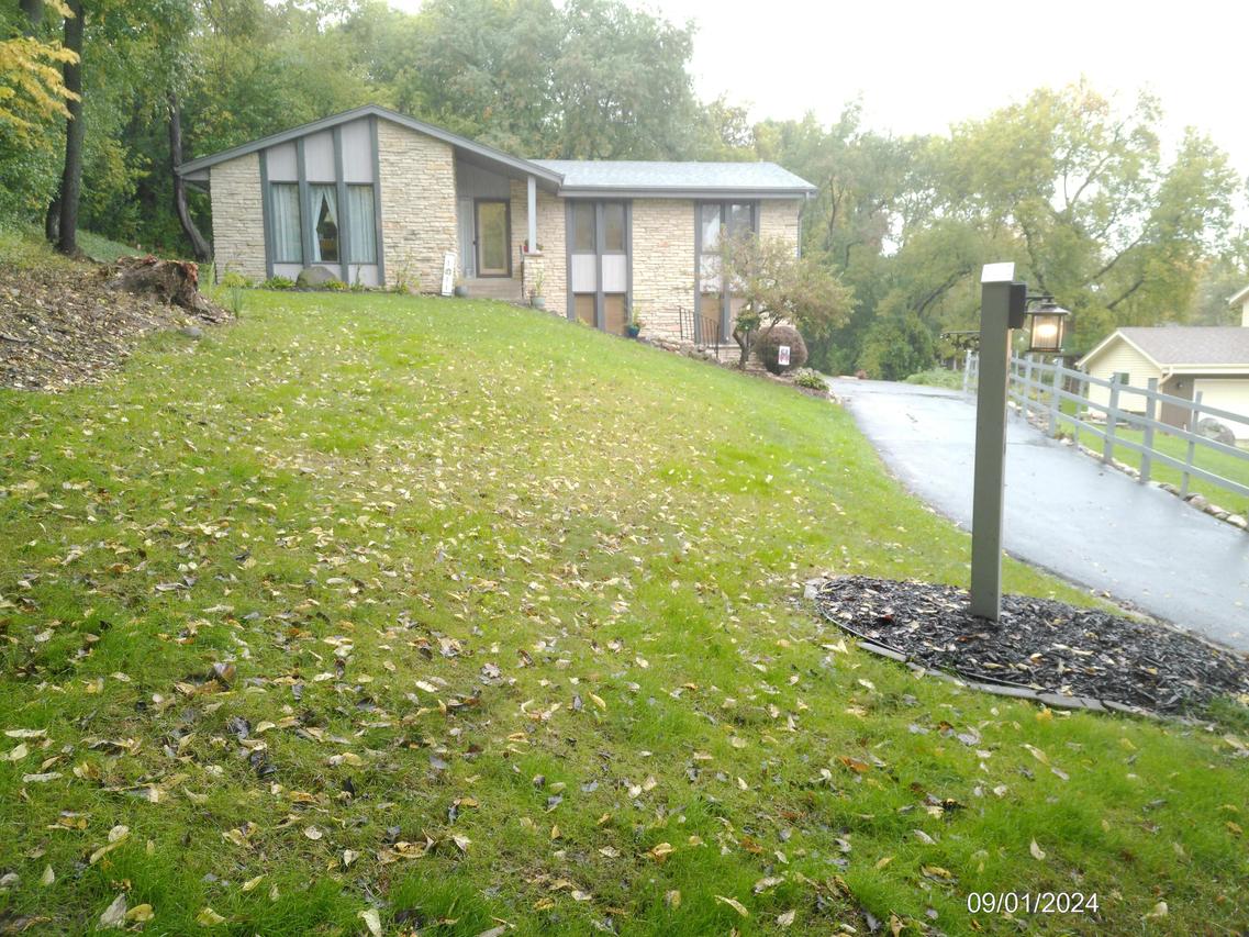 2116 Harris Highland Dr, Waukesha, WI 53188
