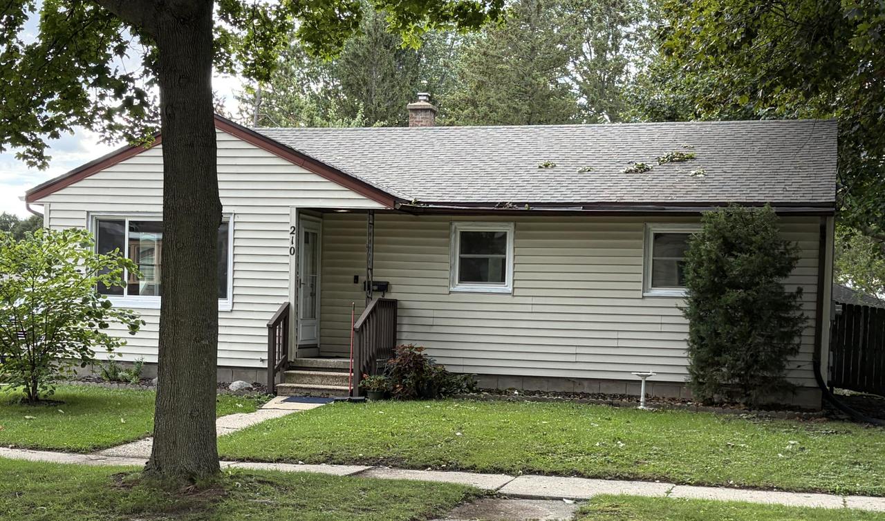 210 N Monroe St, Watertown, WI 53094