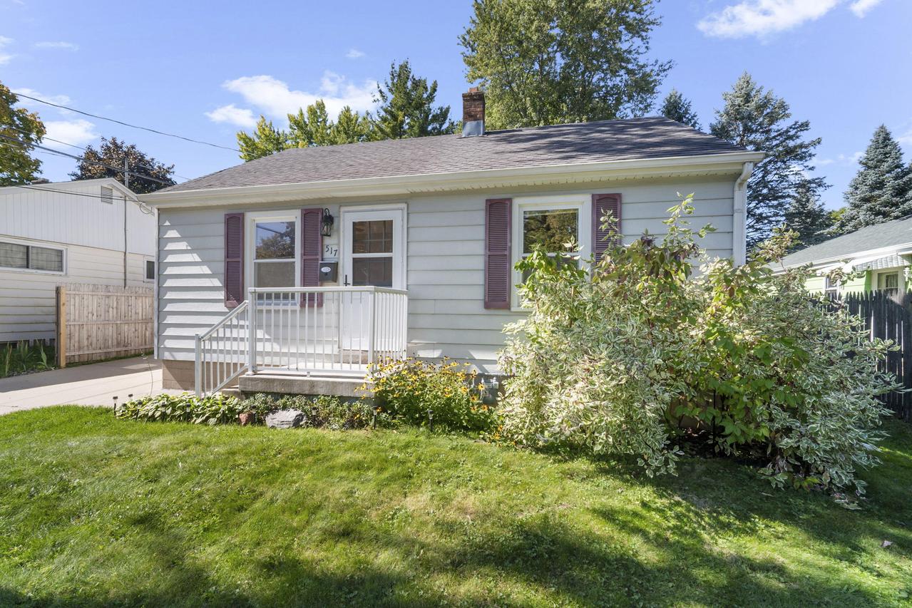 517 Cedar St, Hartford, WI 53027
