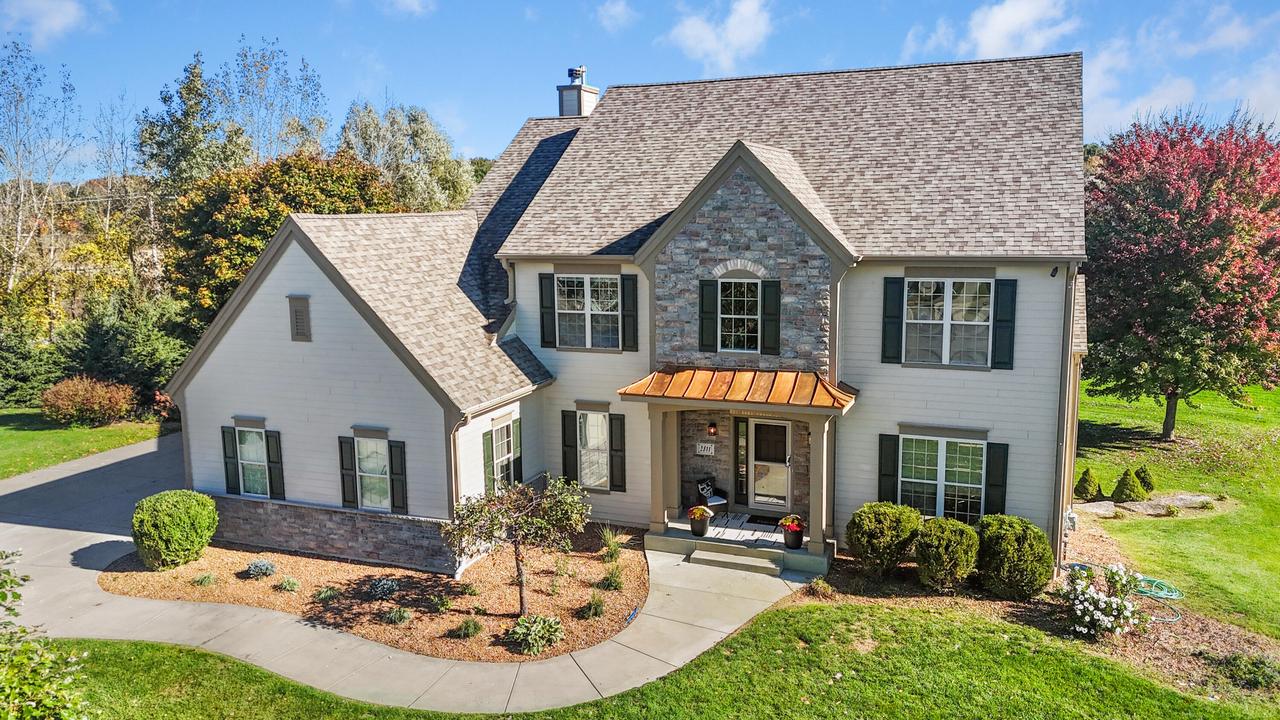 2811 Makou Trl, Waukesha, WI 53189