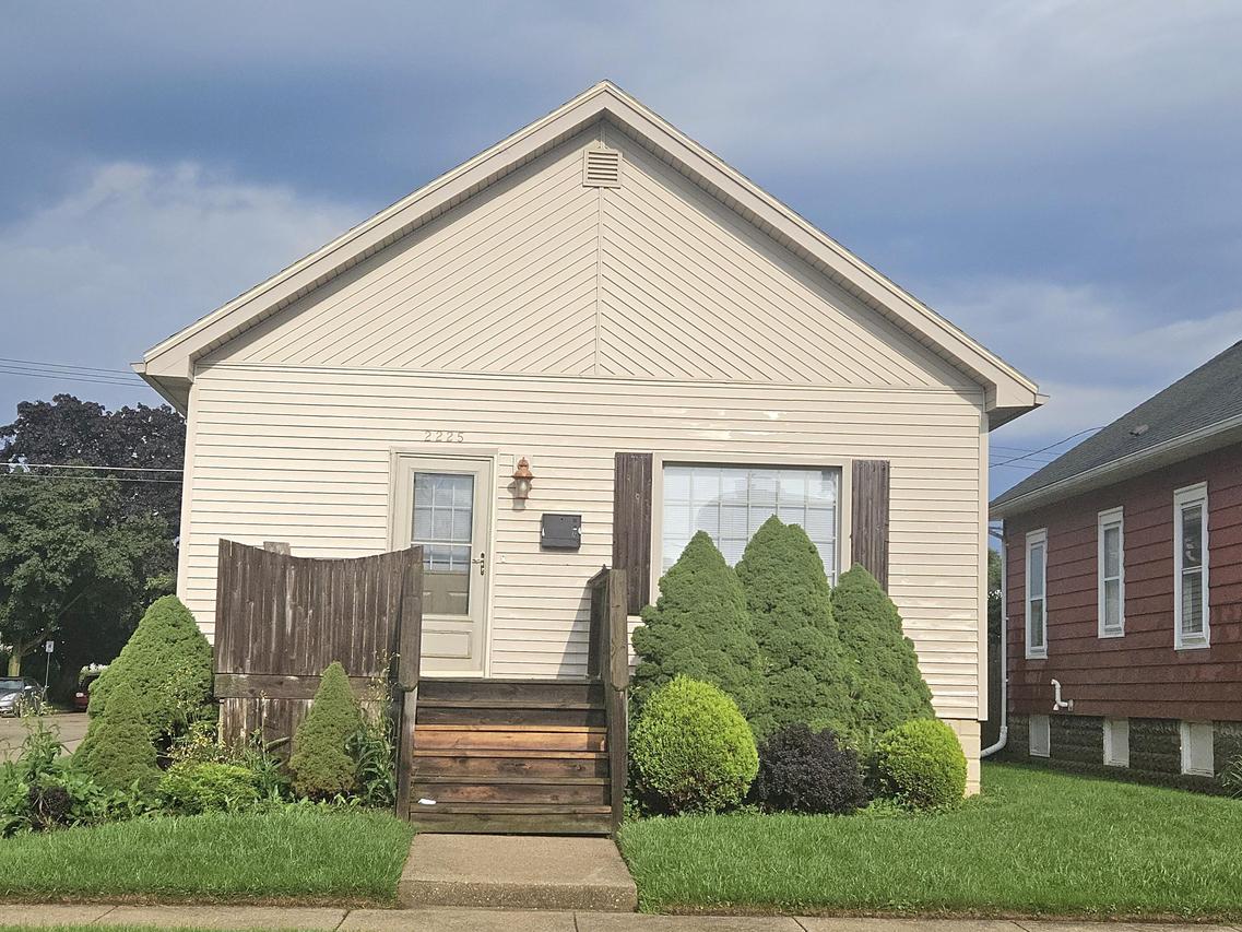 2225 Geneva St, Racine, WI 53402