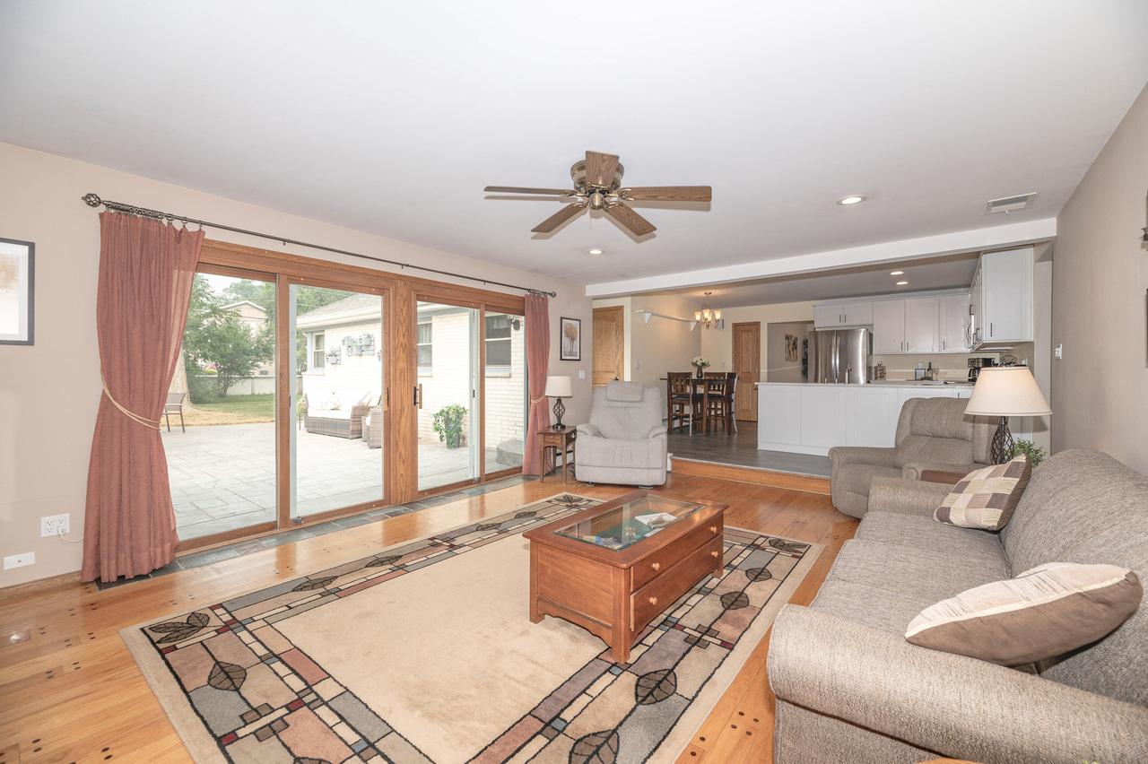 3303 S 123rd St, West Allis, WI 53227