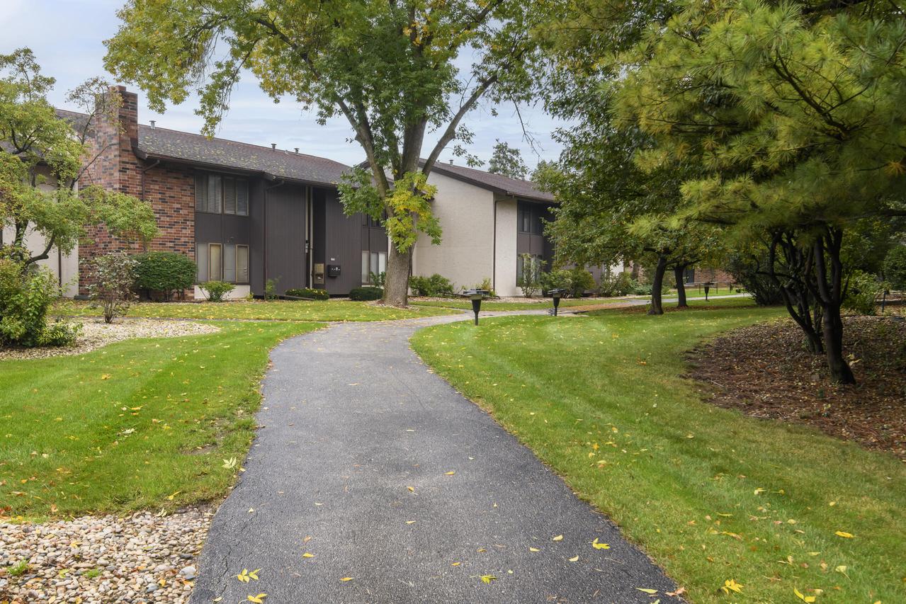 2130 W Good Hope Rd #12, Glendale, WI 53209