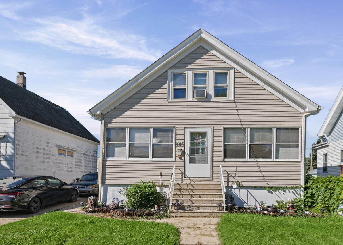 3815 S Pennsylvania Ave, Saint Francis, WI 53235
