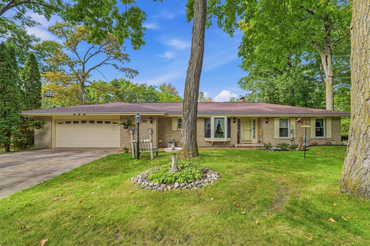 611 River Dr, Mayville, WI 53050