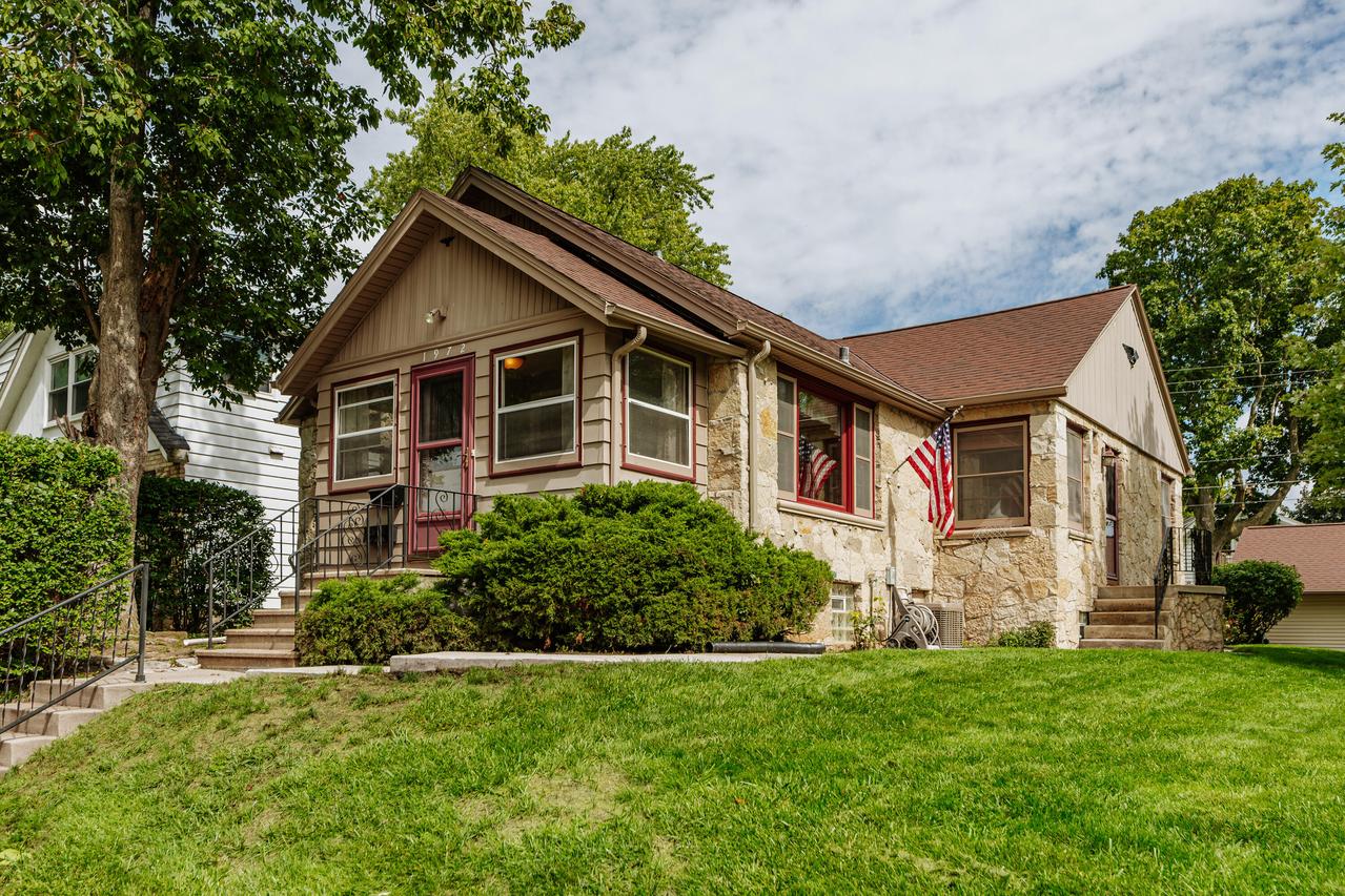 1972 S 90th St, West Allis, WI 53227