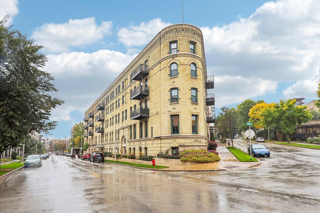 1818 N Water St #306, Milwaukee, WI 53202