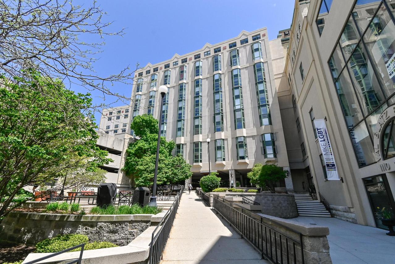 270 E Highland Ave #812, Milwaukee, WI 53202