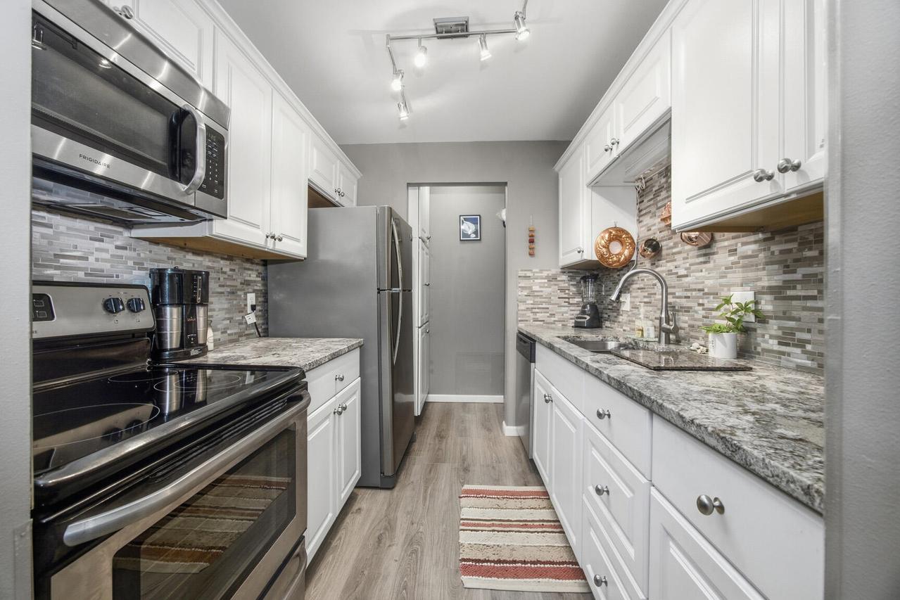 10340 W Whitnall Edge Dr #103, Franklin, WI 53132