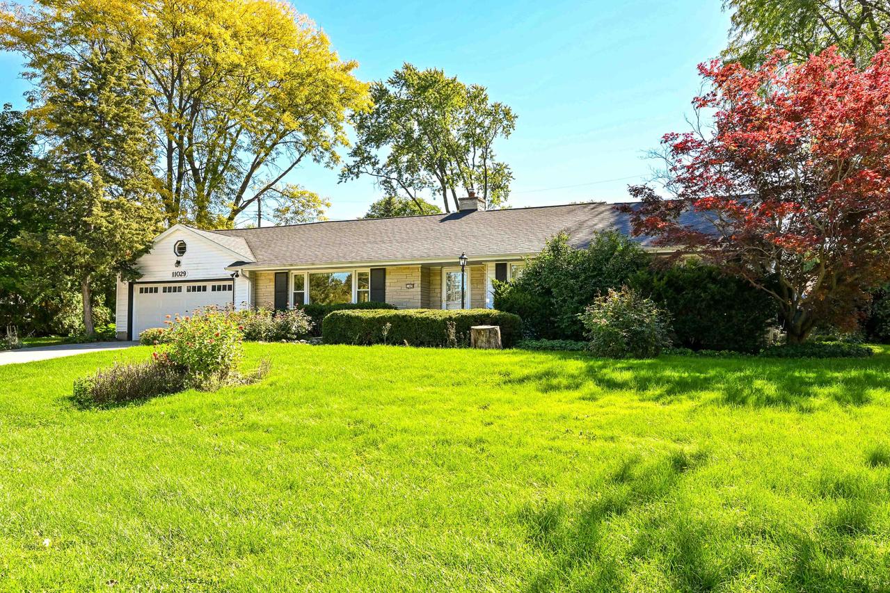 11029 W Courtland Ave, Wauwatosa, WI 53225