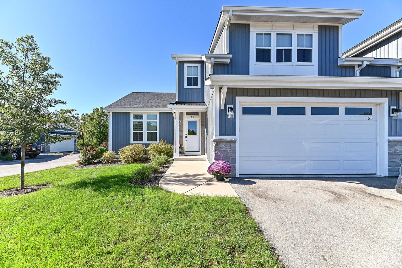 405 Falcon Ridge #25, Burlington, WI 53105