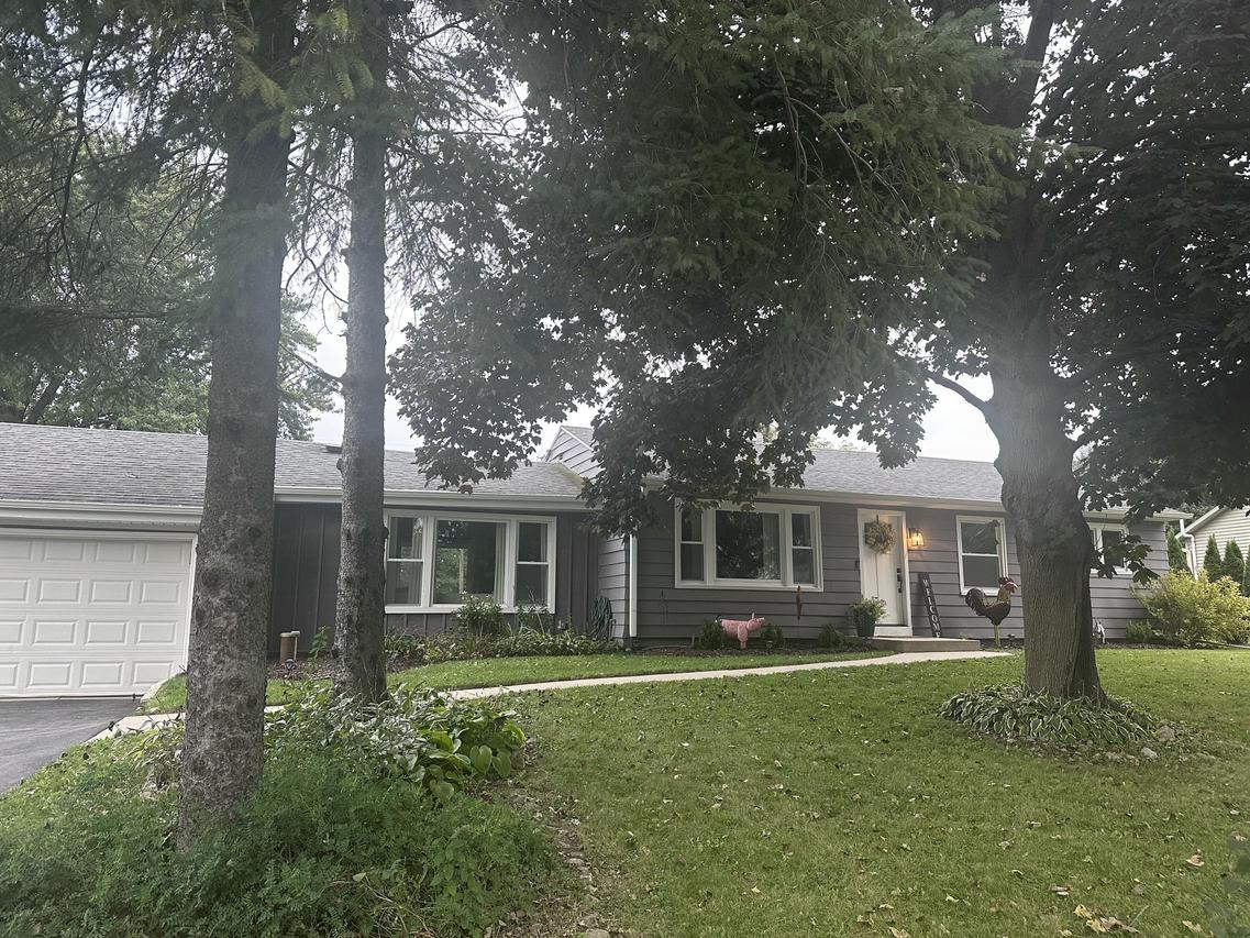 452 Riverview Dr, Grafton, WI 53024