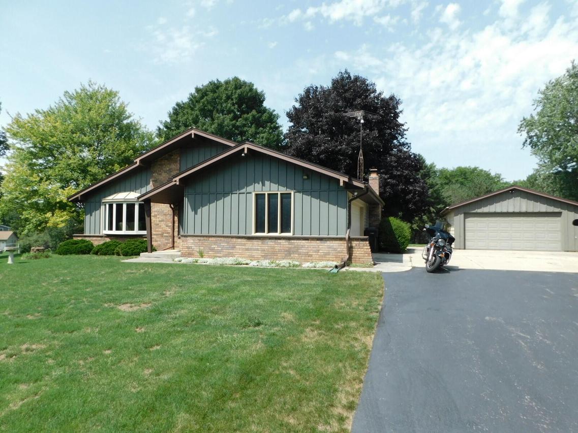 W238S8065 Highland Dr, Vernon, WI 53103