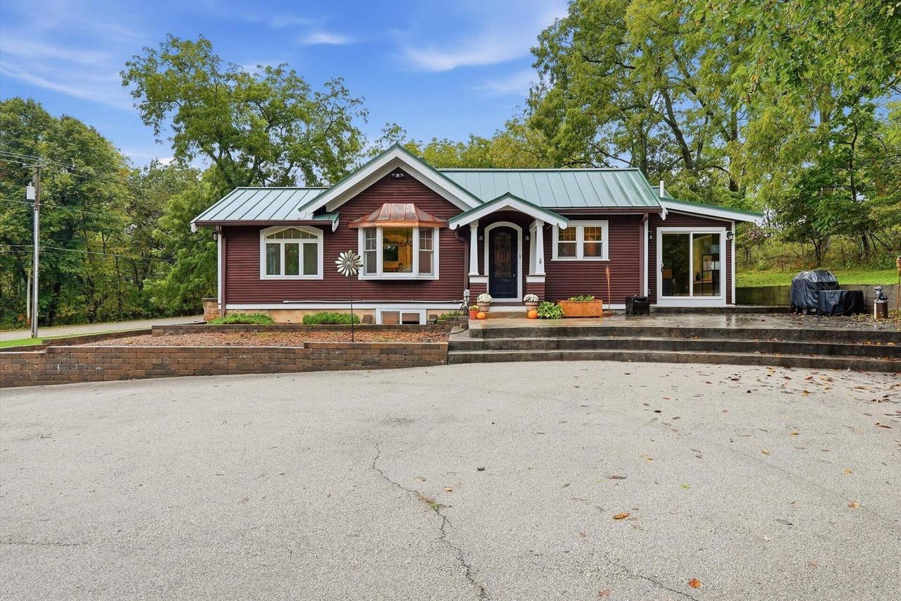 N46W29096 E Capitol Dr, Delafield, WI 53029