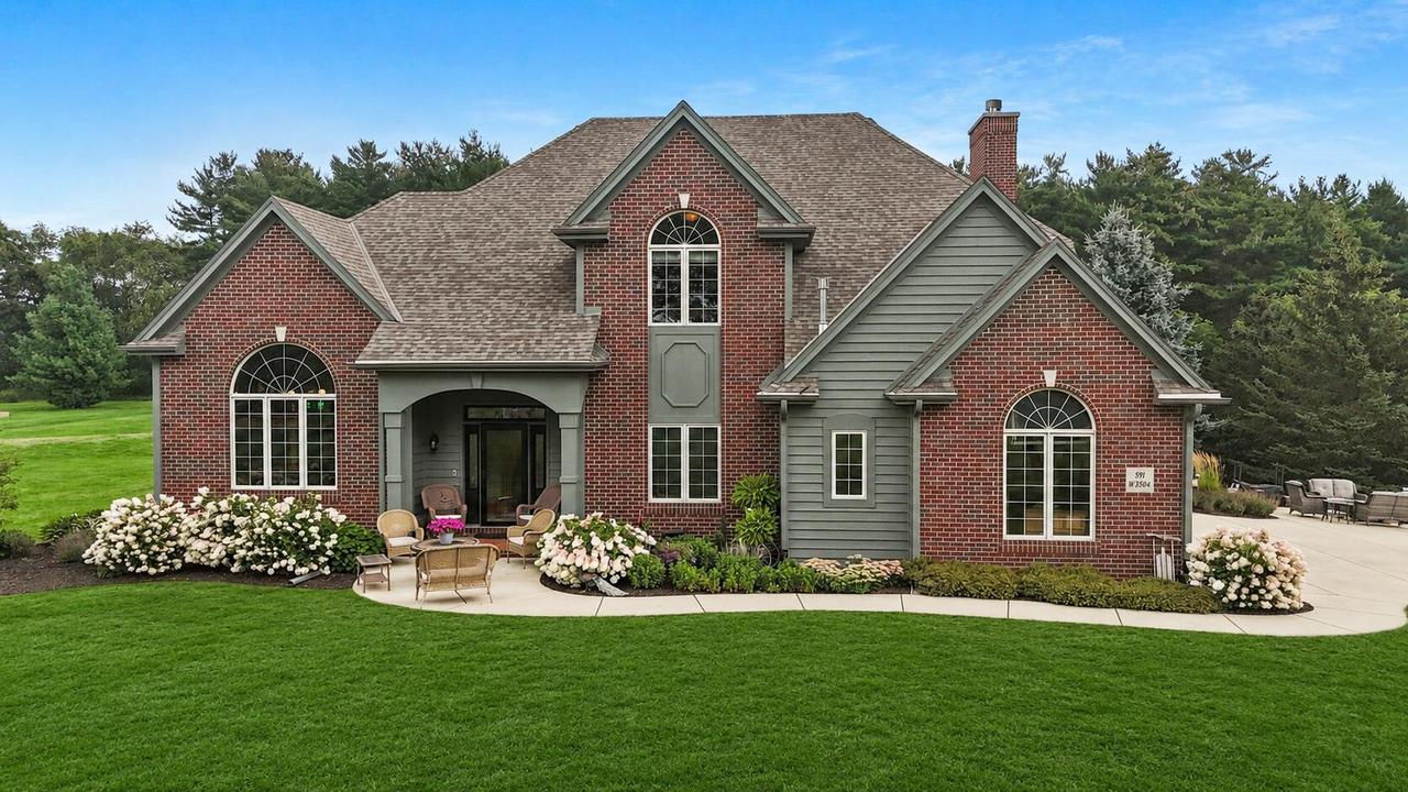 S91W31504 Grace Trl, Mukwonago, WI 53149