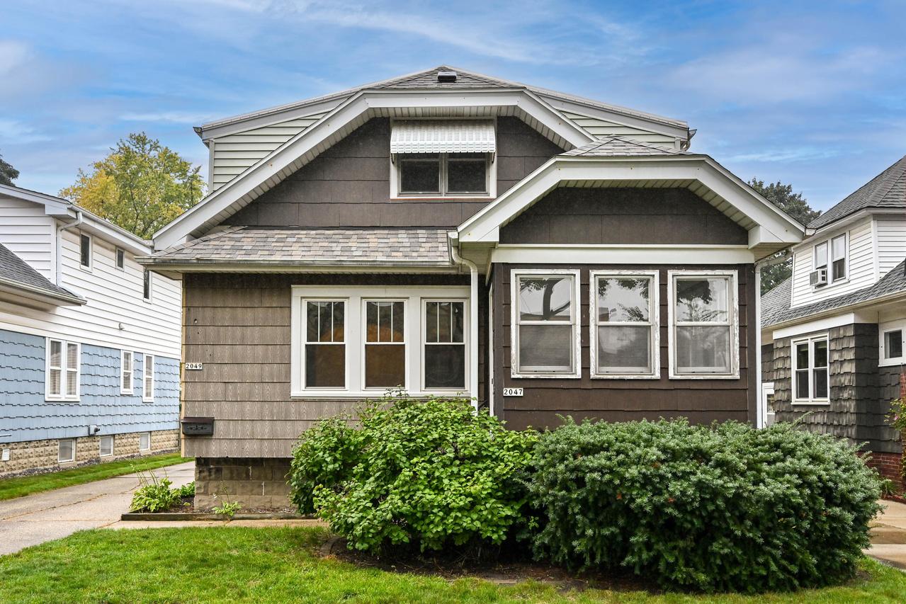 2047 S 86th St, West Allis, WI 53227