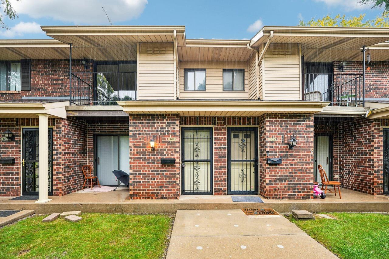 7209 57th Ave #201, Kenosha, WI 53142