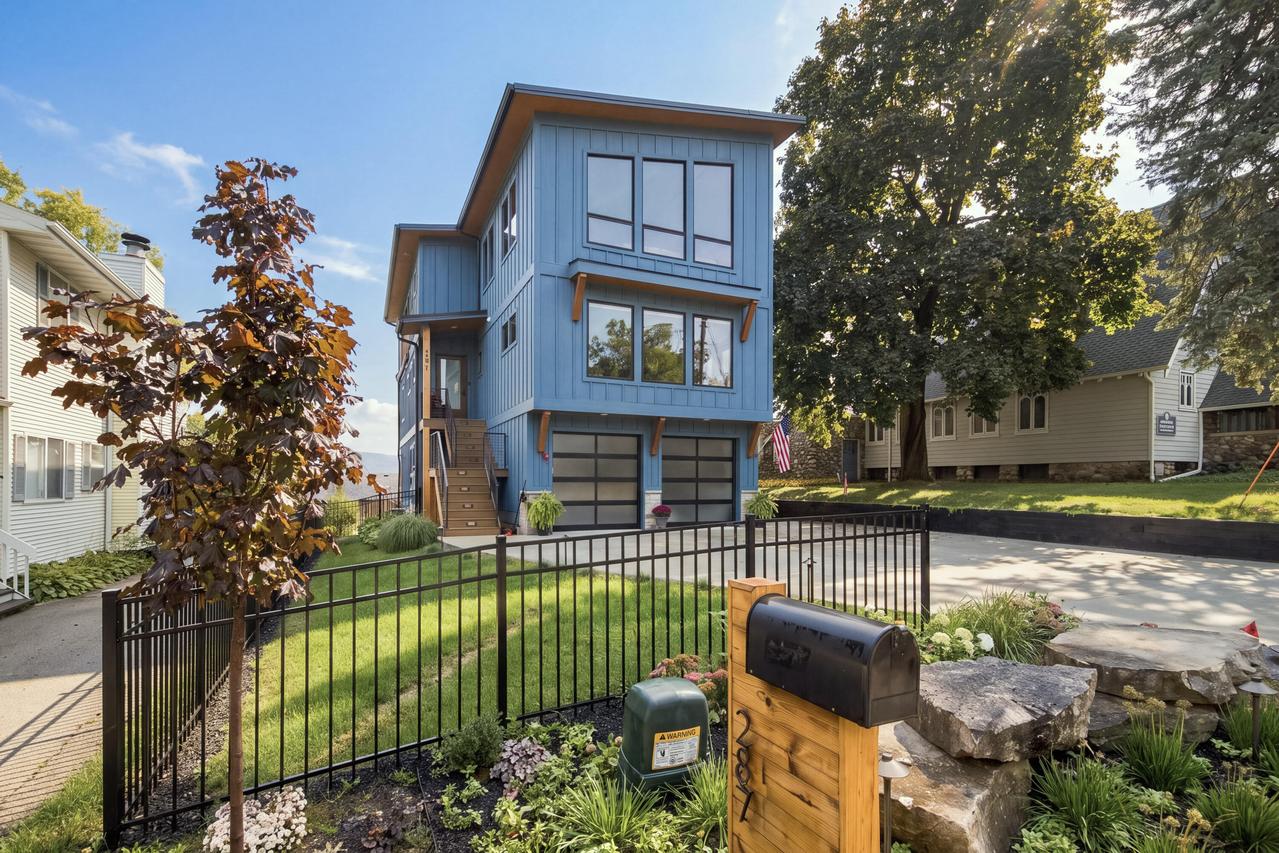 287 Kinzie Ave, Fontana, WI 53125