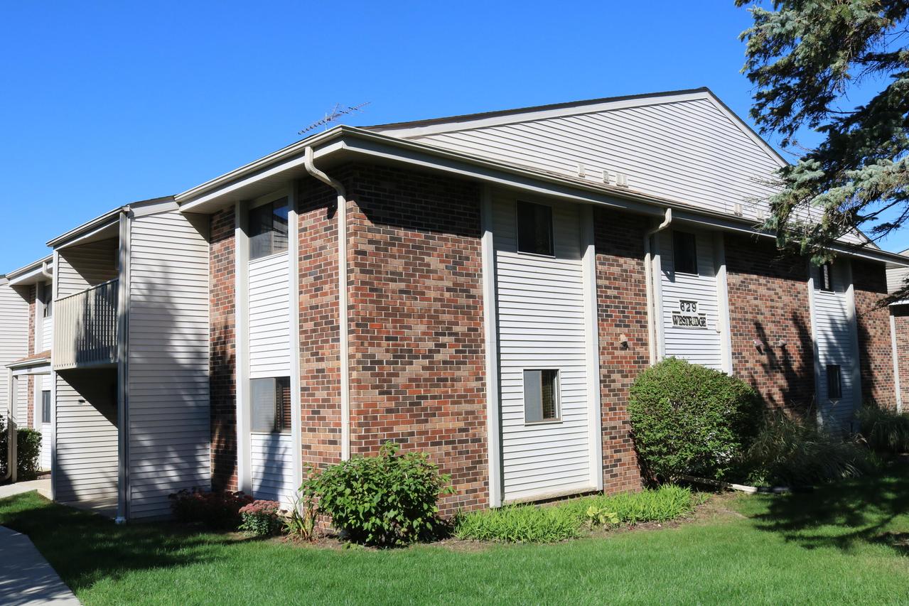 629 Westridge Dr #6, West Bend, WI 53095