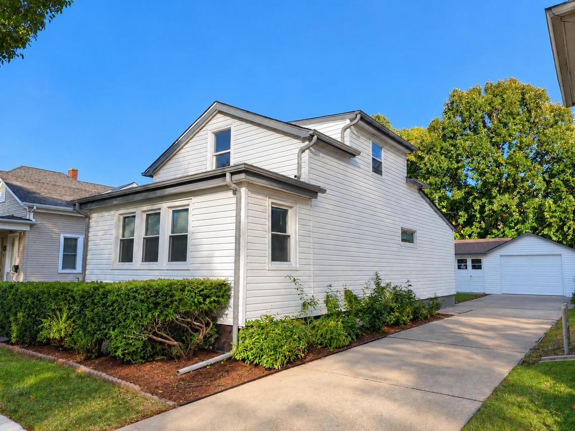 1437 Park Ave, Racine, WI 53403