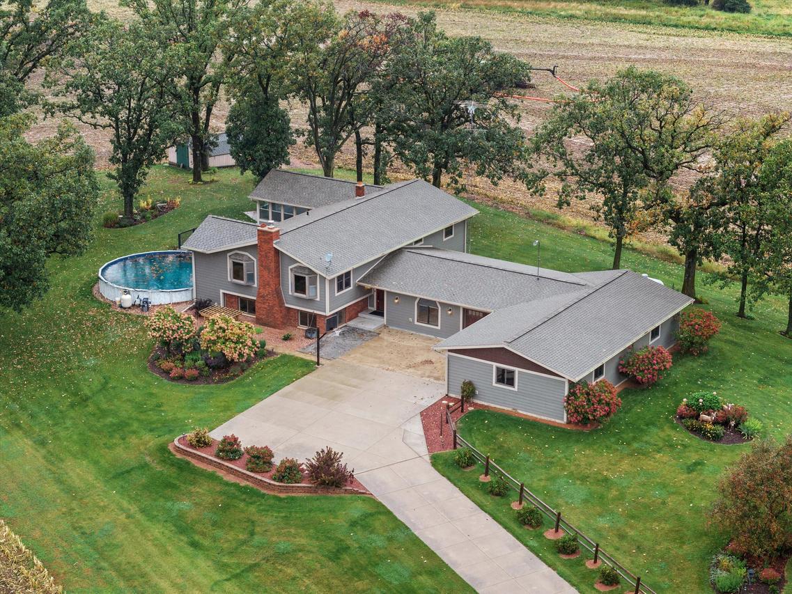 N5748 Metovale Rd, Metomen, WI 53919