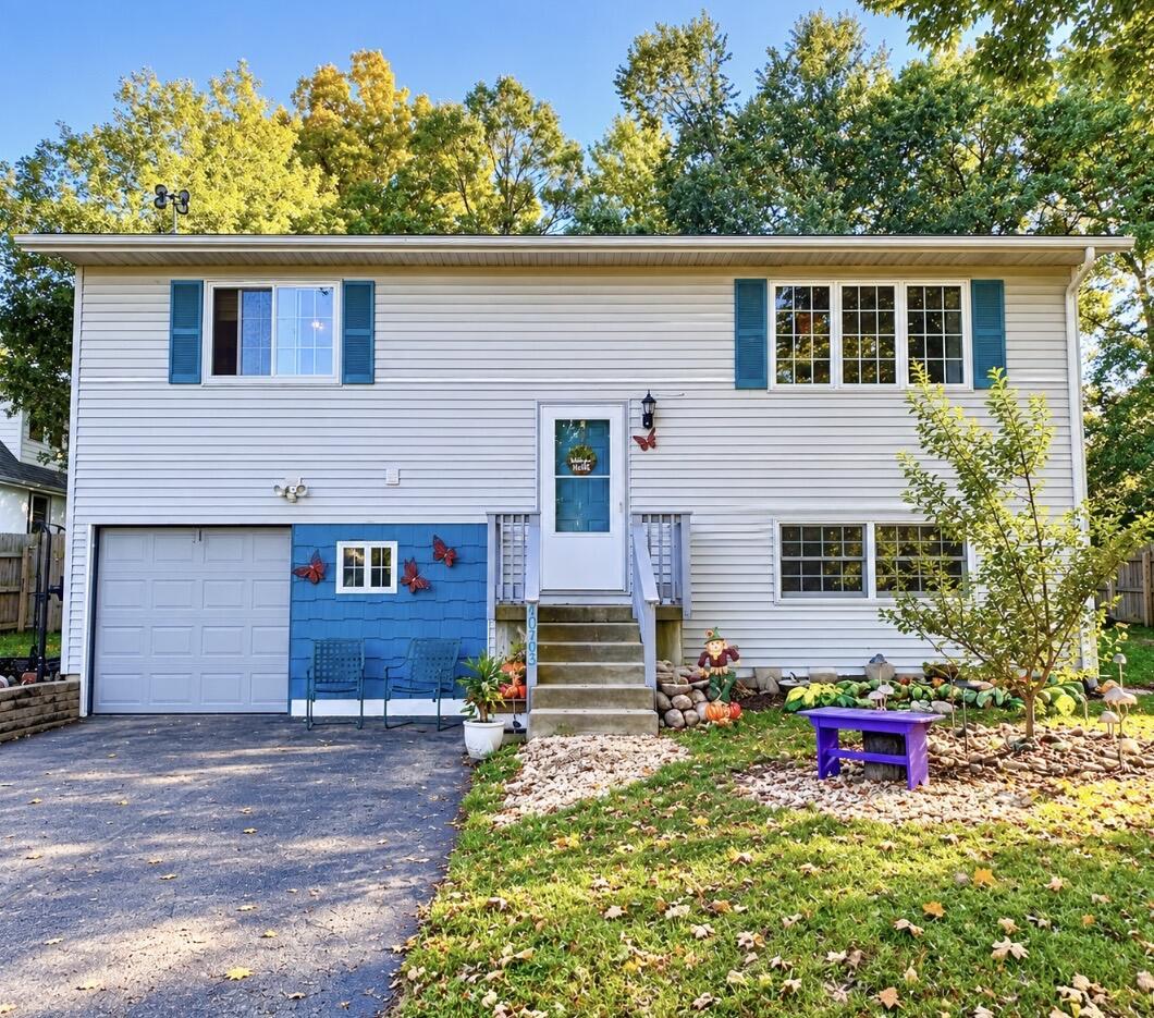 40703 102nd St, Genoa City, WI 53128