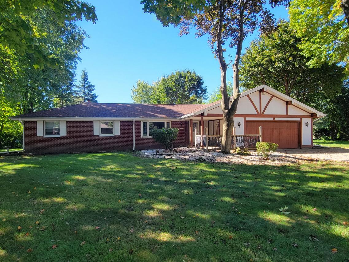 21825 Oakmont Ln, Brookfield, WI 53045