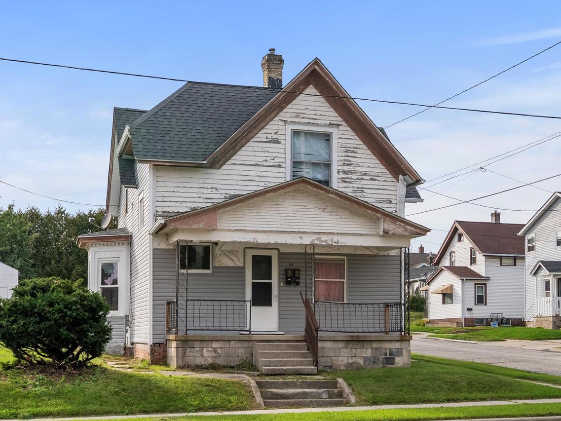 1602 S 10th St, Manitowoc, WI 54220