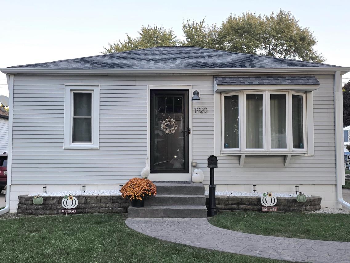 1920 S 97th St, West Allis, WI 53227