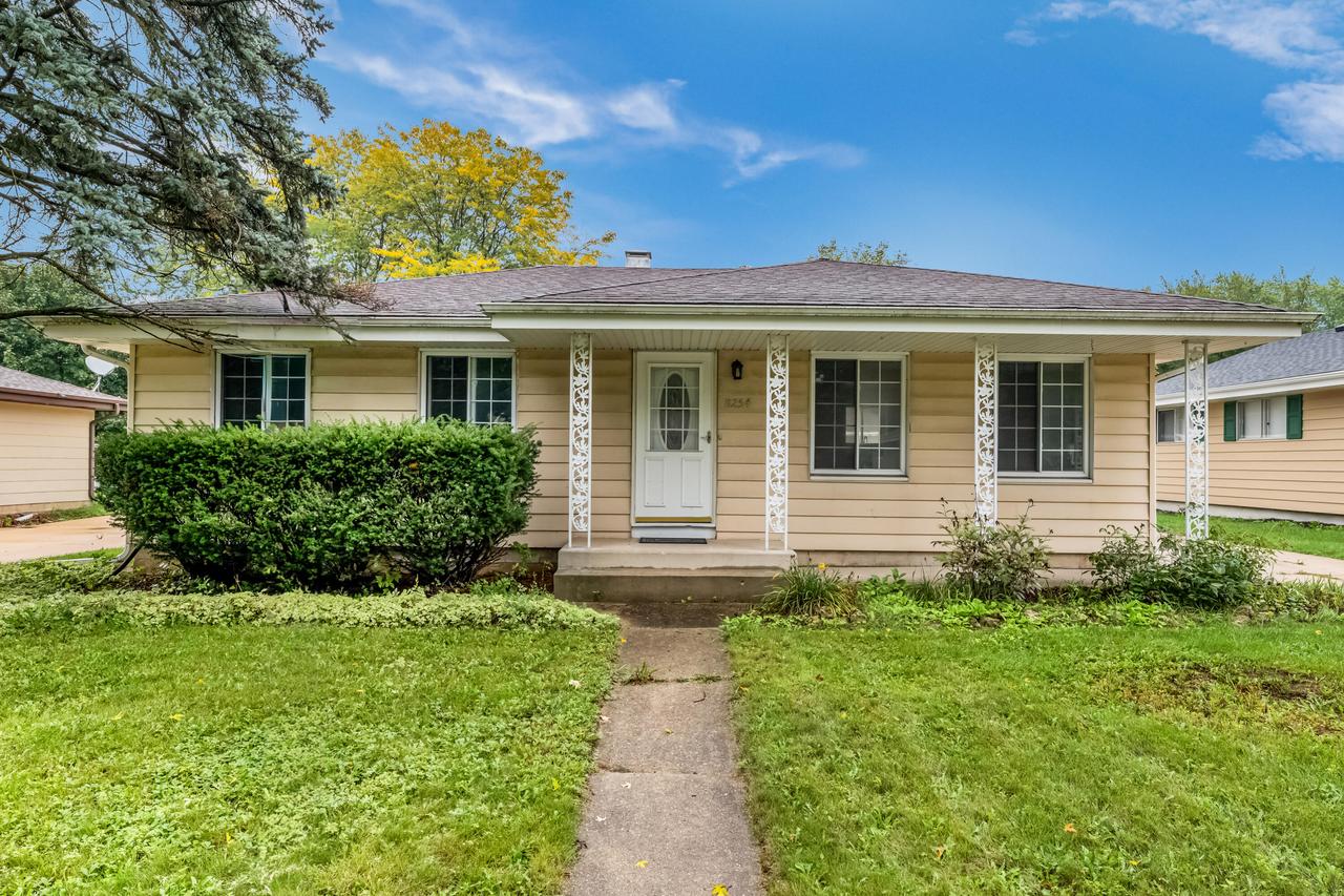 8254 N 106th St, Milwaukee, WI 53224
