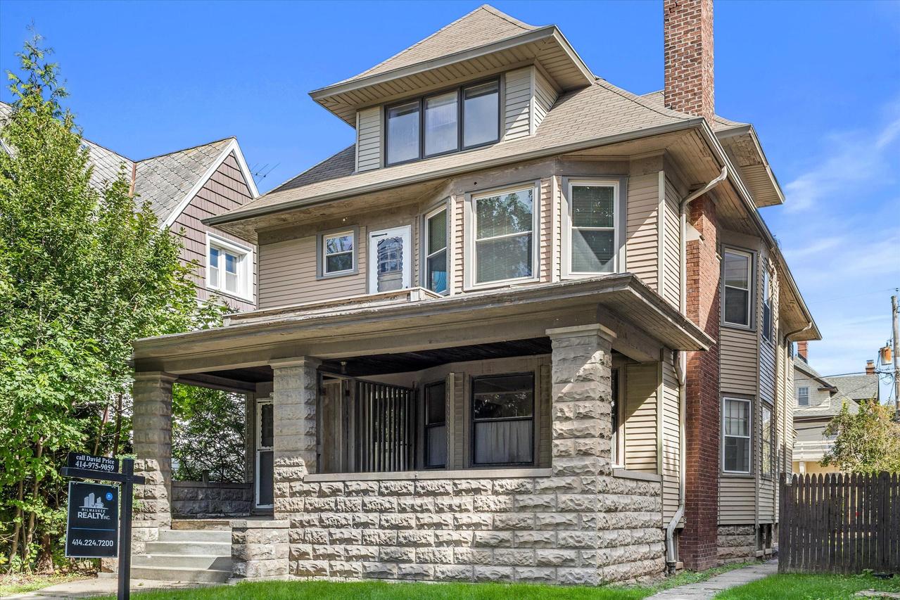2912 N Maryland Ave, Milwaukee, WI 53211