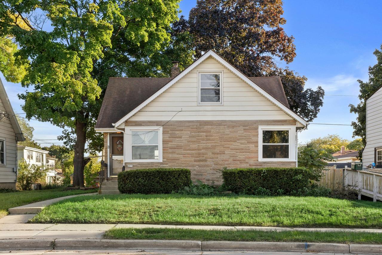 6215 W Arthur Ave, West Allis, WI 53219