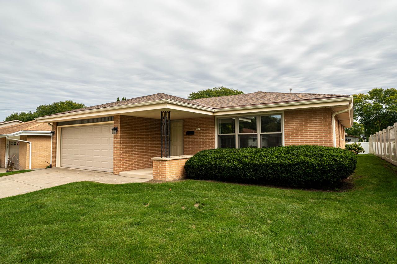 5624 S 24th St, Milwaukee, WI 53221