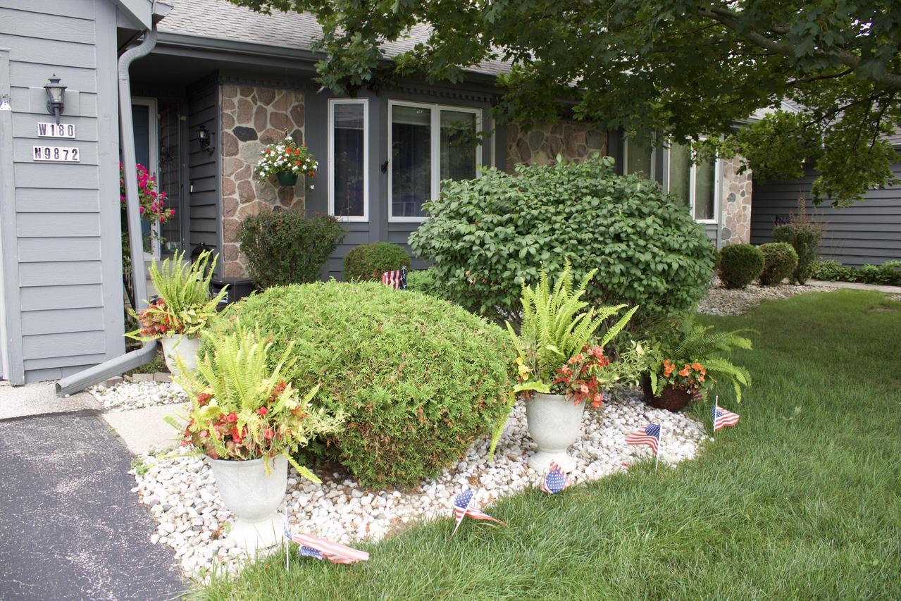 W180N9872 W Riversbend Cir, Germantown, WI 53022