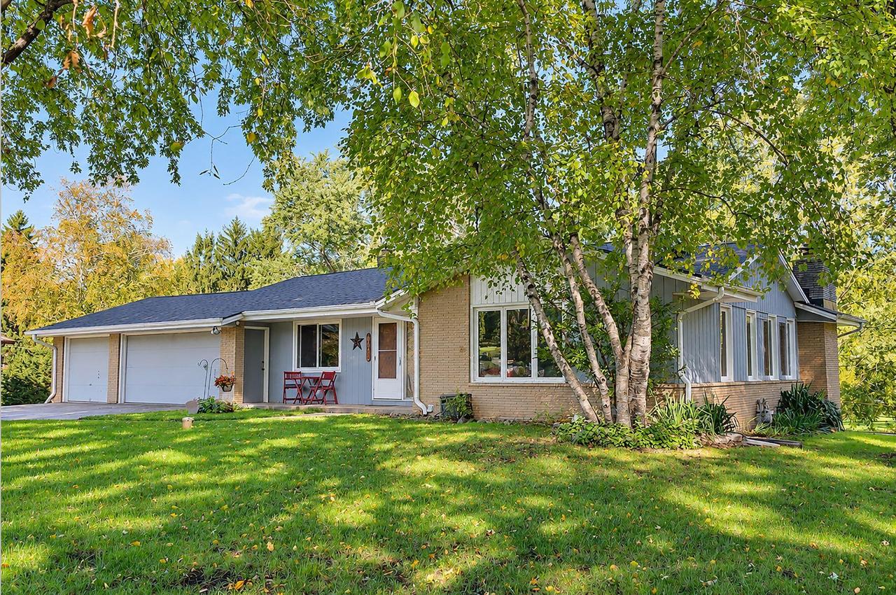 670 Hillcrest Dr, Brookfield, WI 53186