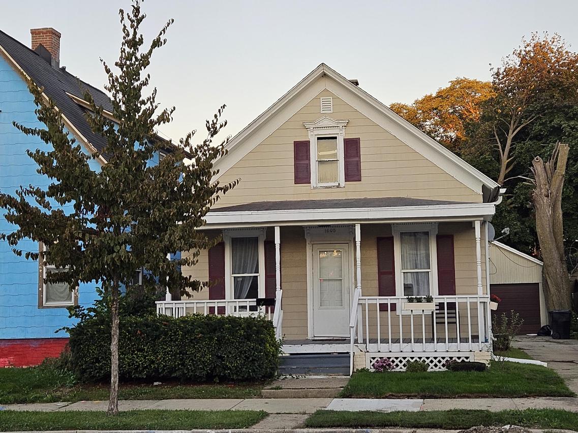 1605 Phillips Ave, Racine, WI 53403